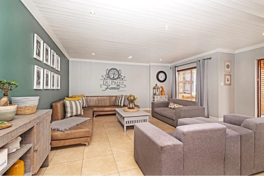 5 Bedroom Property for Sale in Sonkring Western Cape